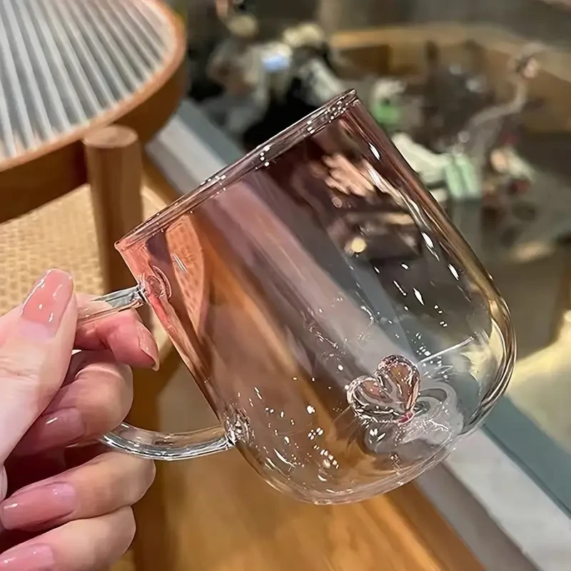 Taza de café de vidrio degradado con diseño de amor tridimensional azul