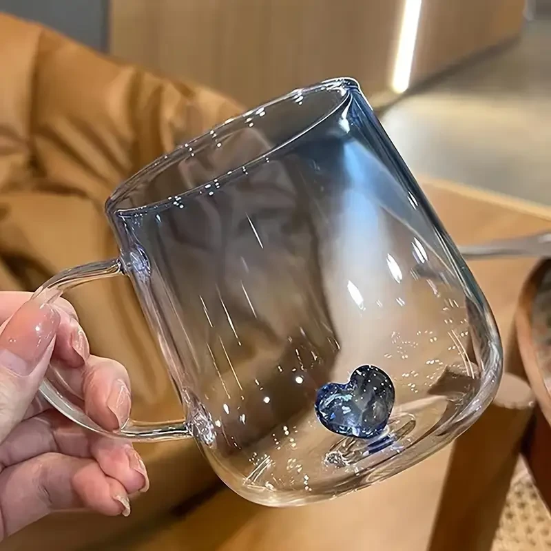 Taza de café de vidrio degradado con diseño de amor tridimensional azul