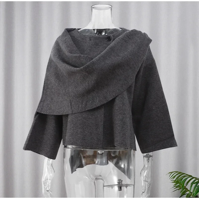 Chaqueta de abrigo corta de punto con cuello de bufanda y capa chal
