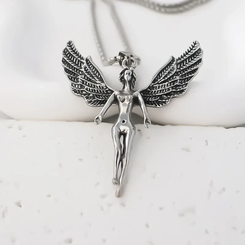 Collar acompañante con colgante de alas de ángel