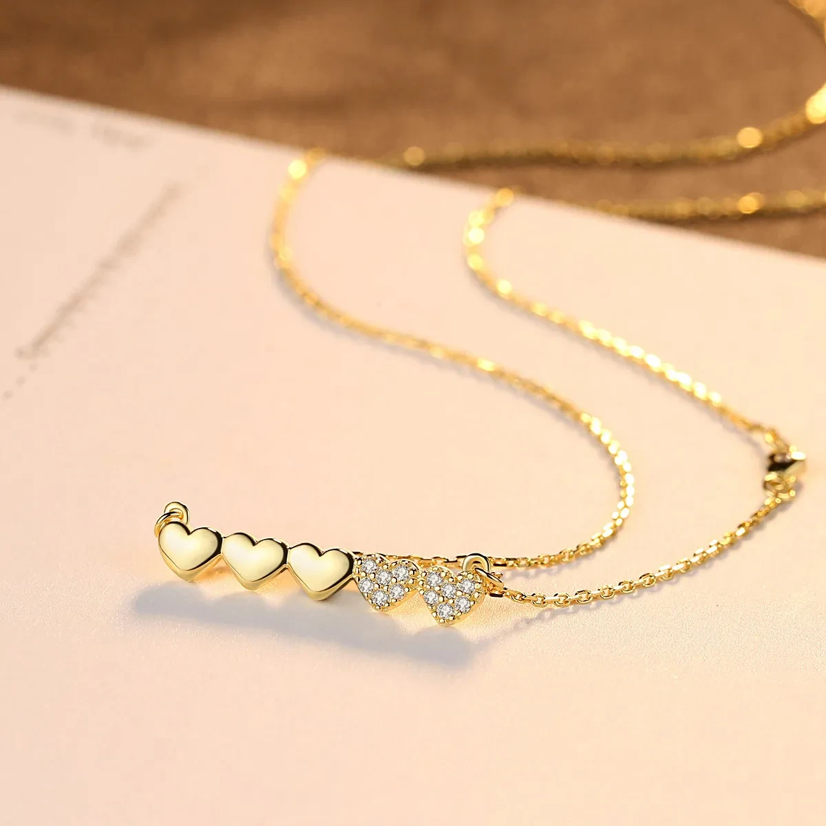 Colgante de clavícula con forma de corazón de melocotón