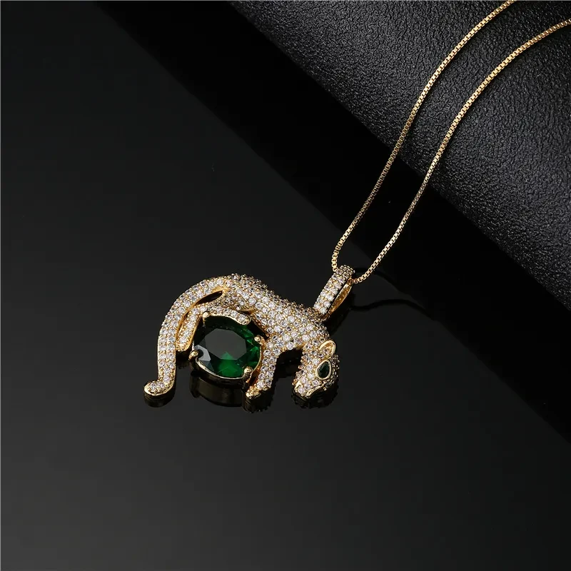 Collar con colgante de leopardo dominante retro