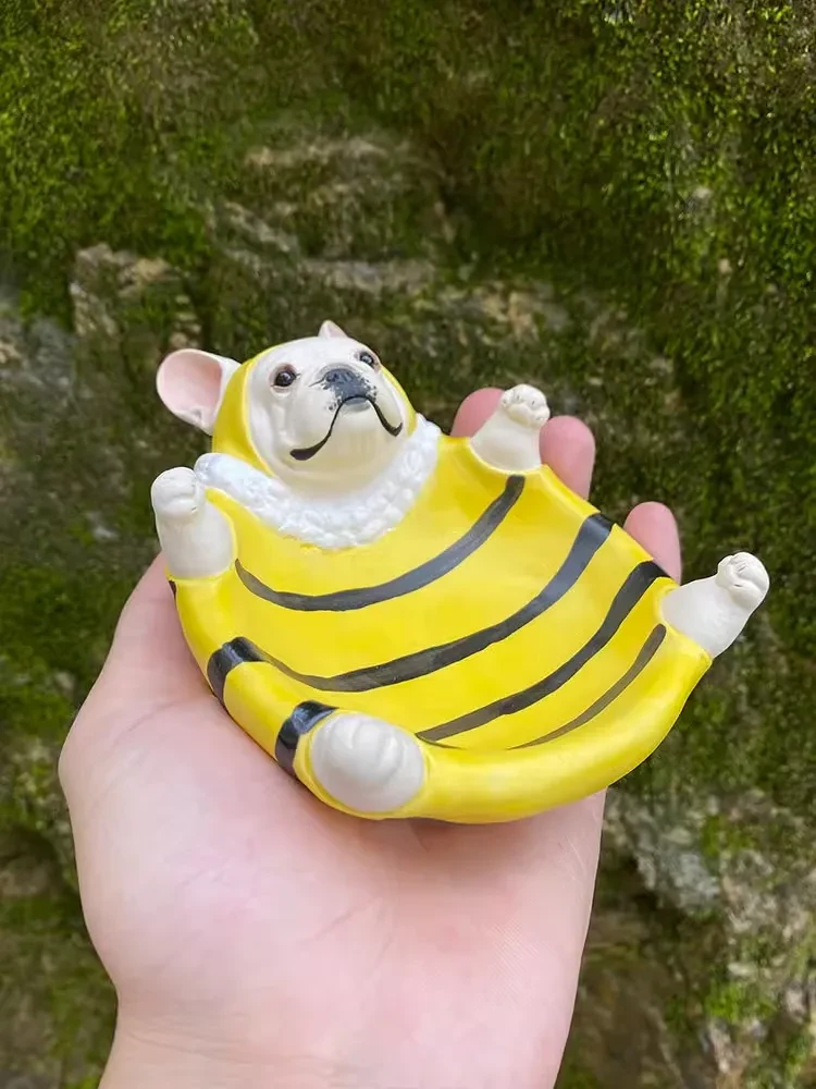 Lindo plato de bulldog francés de cerámica hecha a mano