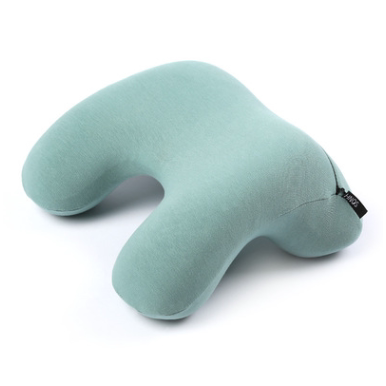 Almohada para el cuello para niños durante el almuerzo