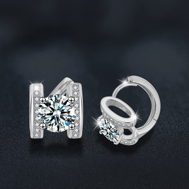 Pendientes sencillos con letras del alfabeto de plata y moissanita