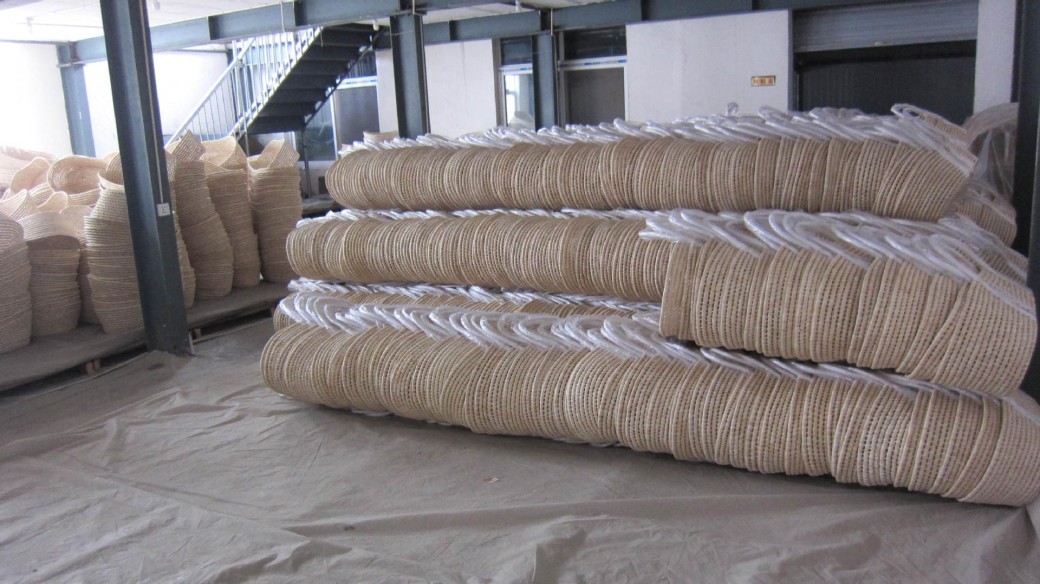 Cuna portátil para dormir tejida con hojas de maíz