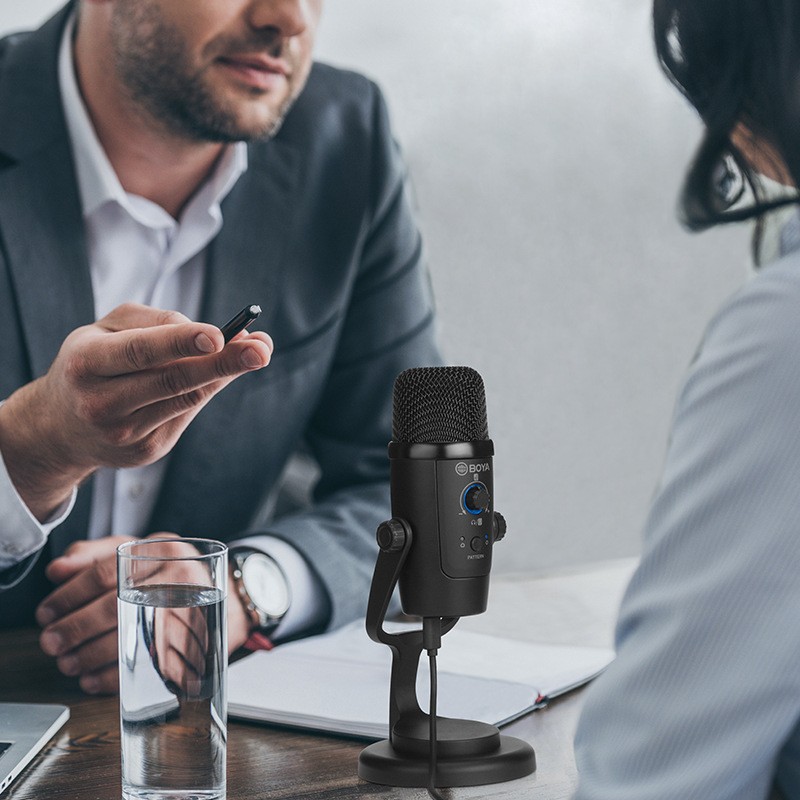 Micrófono Boya BY-PM500 con tarjeta de sonido integrada e interfaz USB