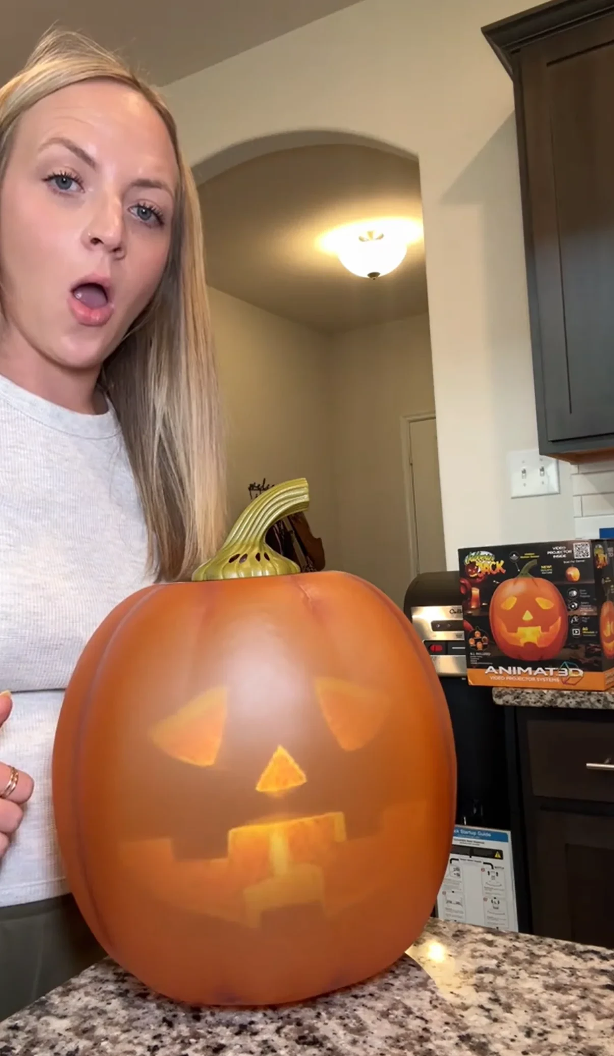 HauntedFinds Jabberin Jack Signature Edition – Animated Talking Pumpkin with 8" HD Display & Immersive Audio
