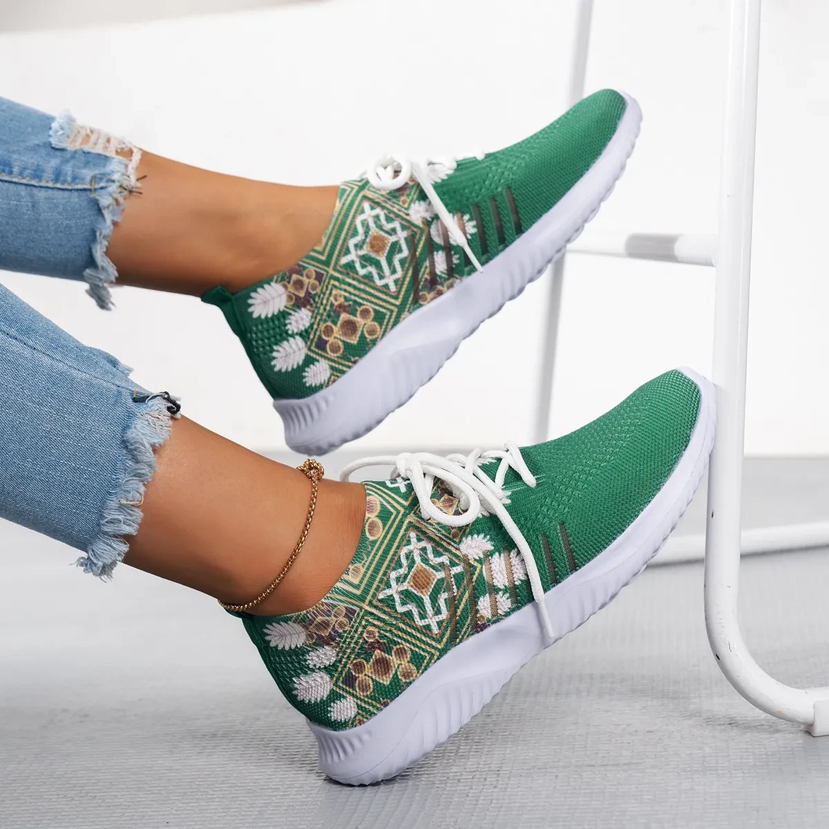 Summer New Flying Woven Stylish Flat Shoes Women