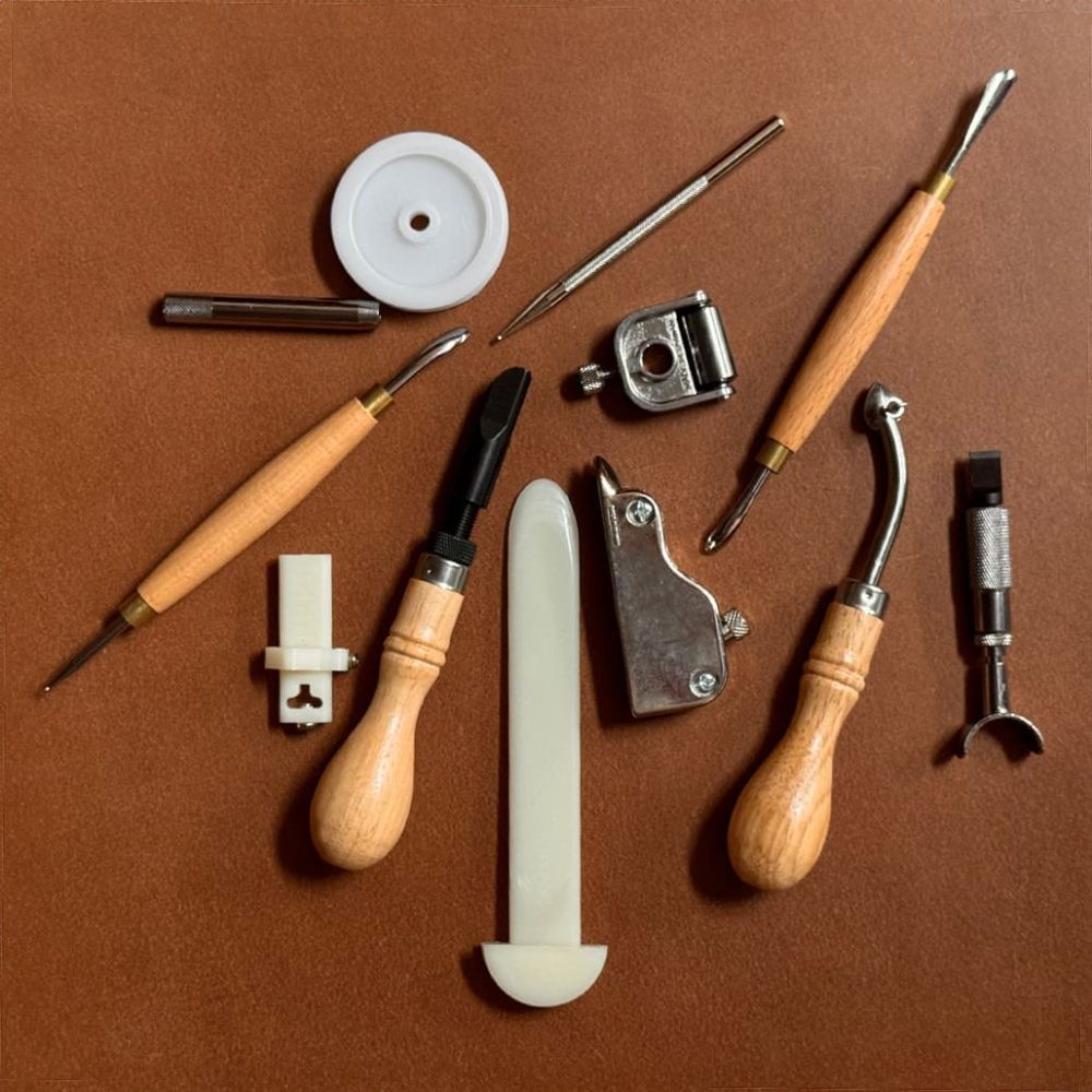 LEATHER CRAFTING TOOLS ASSORTED