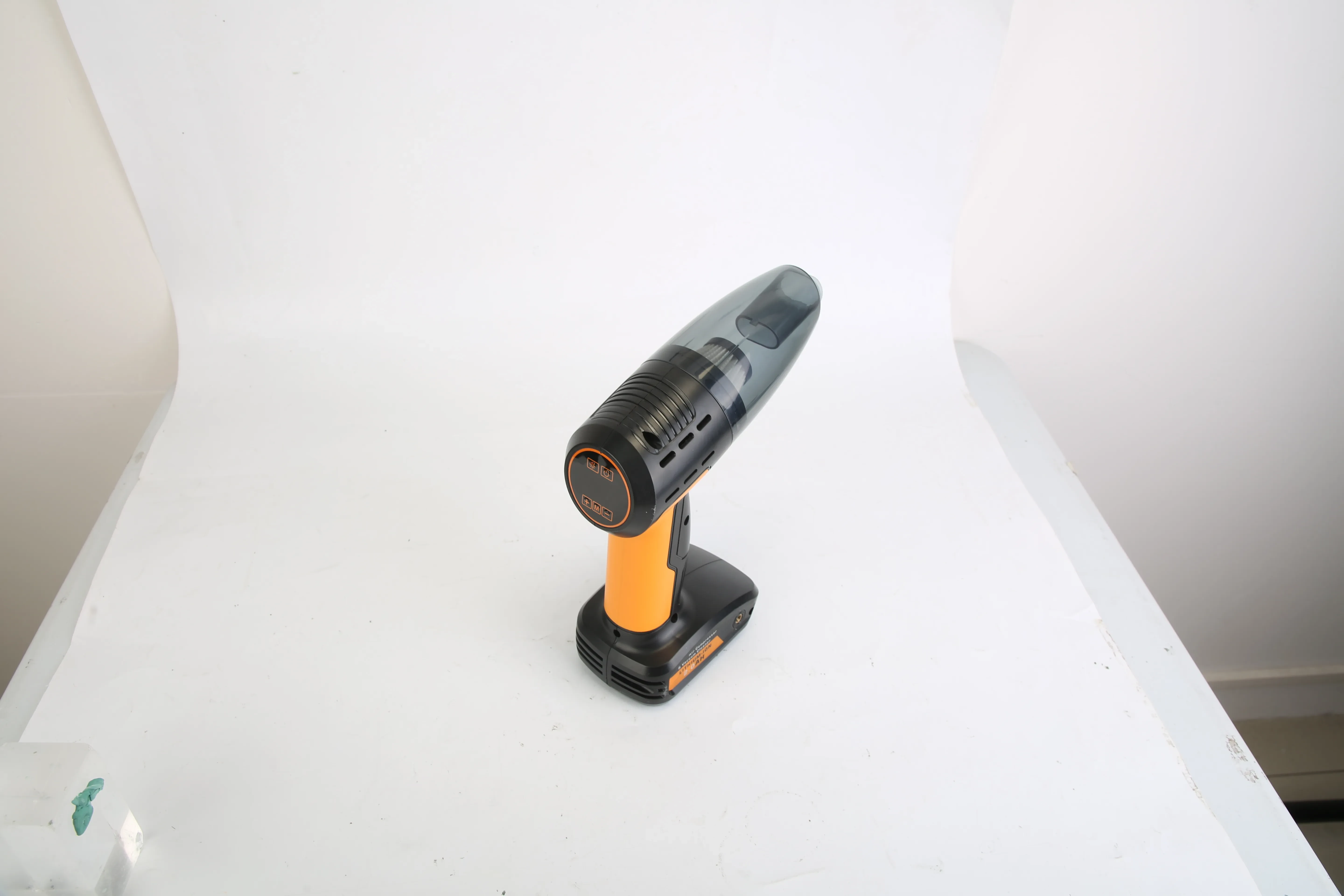 1Pc 4 In 1 Cordless Car Vacuum Cleaner And Tire Inflator With LED Light Digital Display Tire Pressure Gauge 150PSI Rechargeable Air Compressor Pump Essential Car Accessories