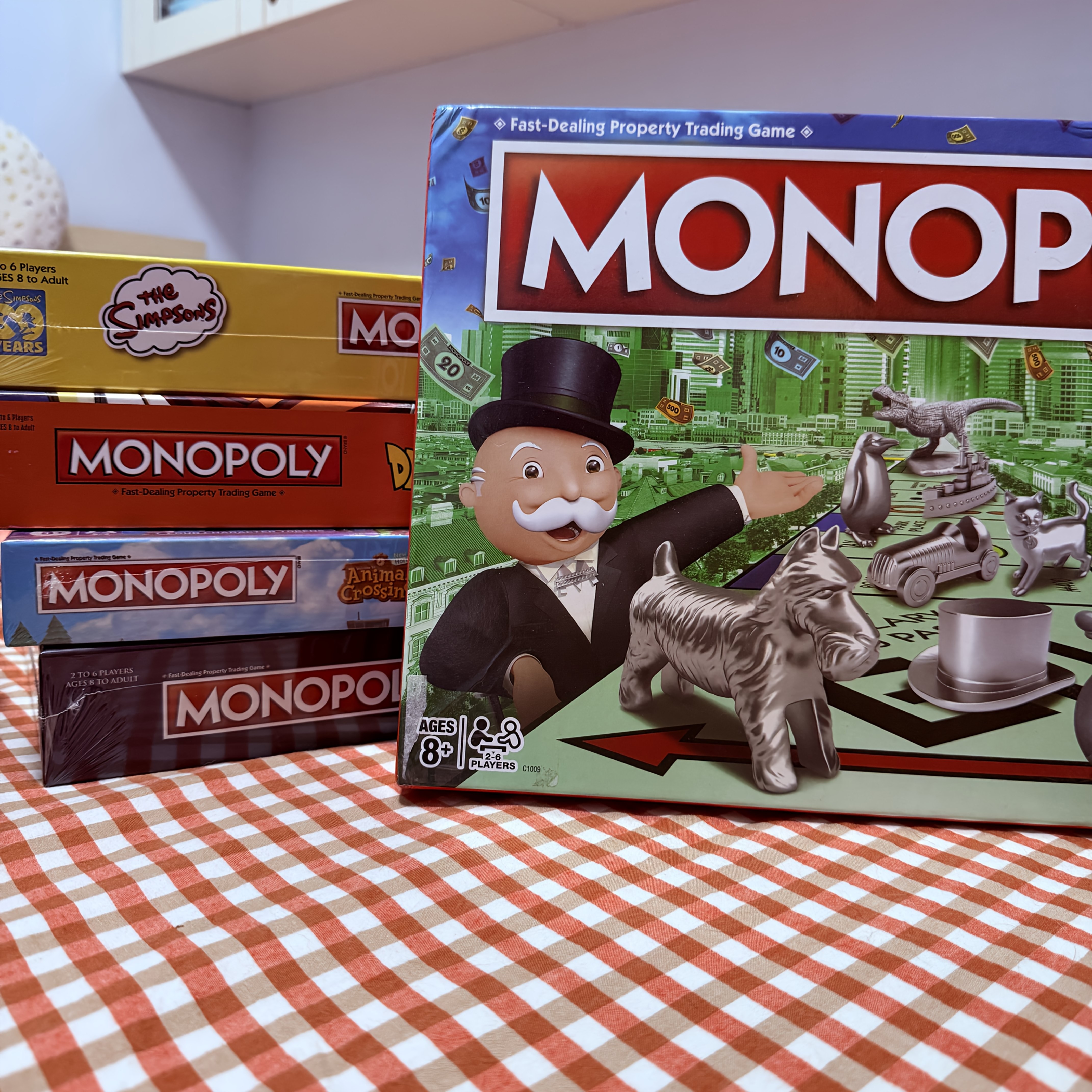Hasbro Monopoly Game – Classic Family Board Game for 2–6 Players