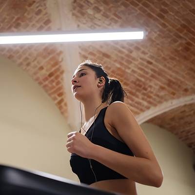 JBL RUN3 Wireless-Inspired Wired Headphones – Closed-Back Sound, Noise-Cancelling Calls & USB-Powered Performance