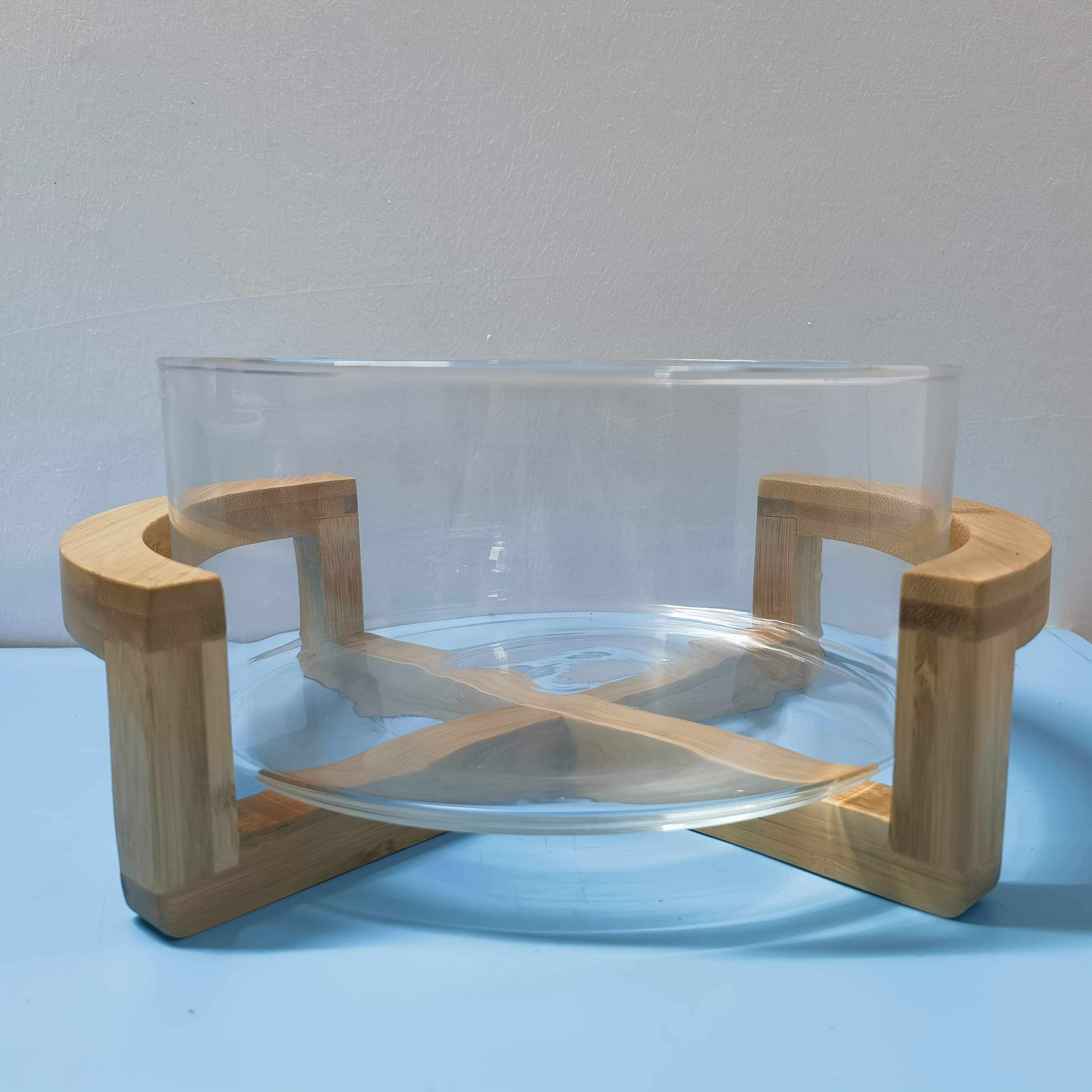 YUMIPLUS Glass Fruit Plate with Bamboo Base – Elegant Snack & Salad Bowl for Home, Restaurant & Hotel Use