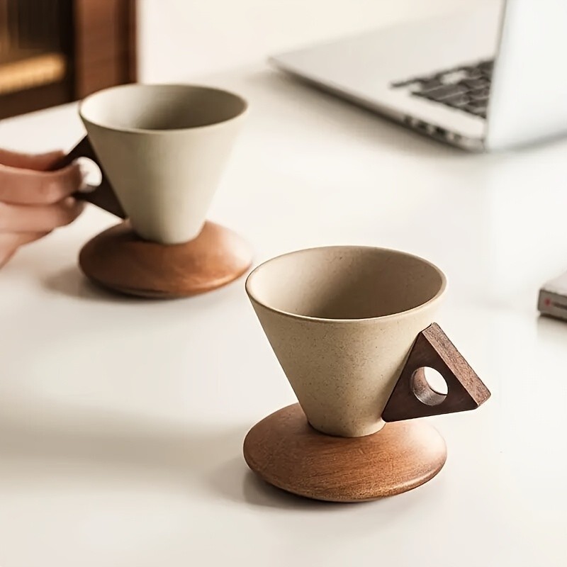 CEEFU Ceramic Coffee & Tea Mug with Wooden Saucer – Elegant Smooth-Finish Cup for Latte, Cappuccino & Holiday Drinks
