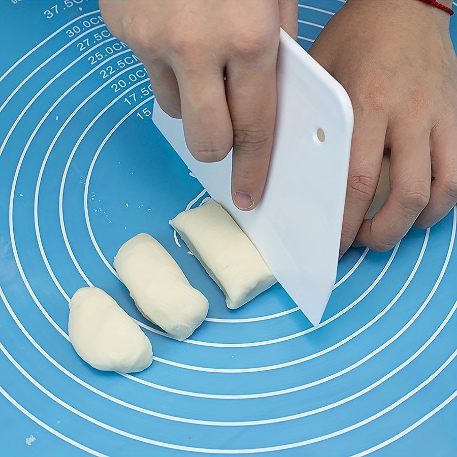WIEZ Plastic Dough Scraper & Pastry Chopper – Essential Cutter for Smooth, Easy Dough Handling