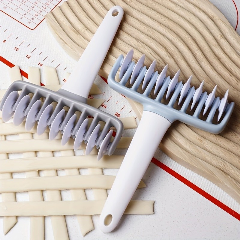 WIEZ Professional Pastry Wheel & Noodle Roller – Durable Plastic Cutter for Dough, Pasta and Baking Prep