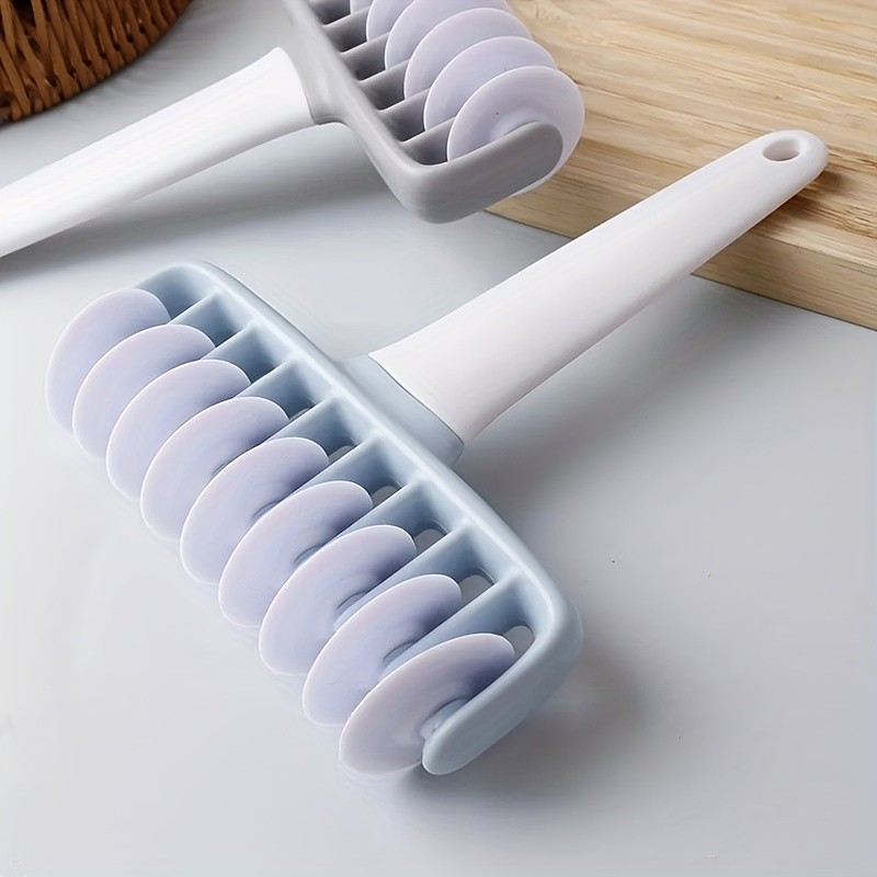 WIEZ Professional Pastry Wheel & Noodle Roller – Durable Plastic Cutter for Dough, Pasta and Baking Prep