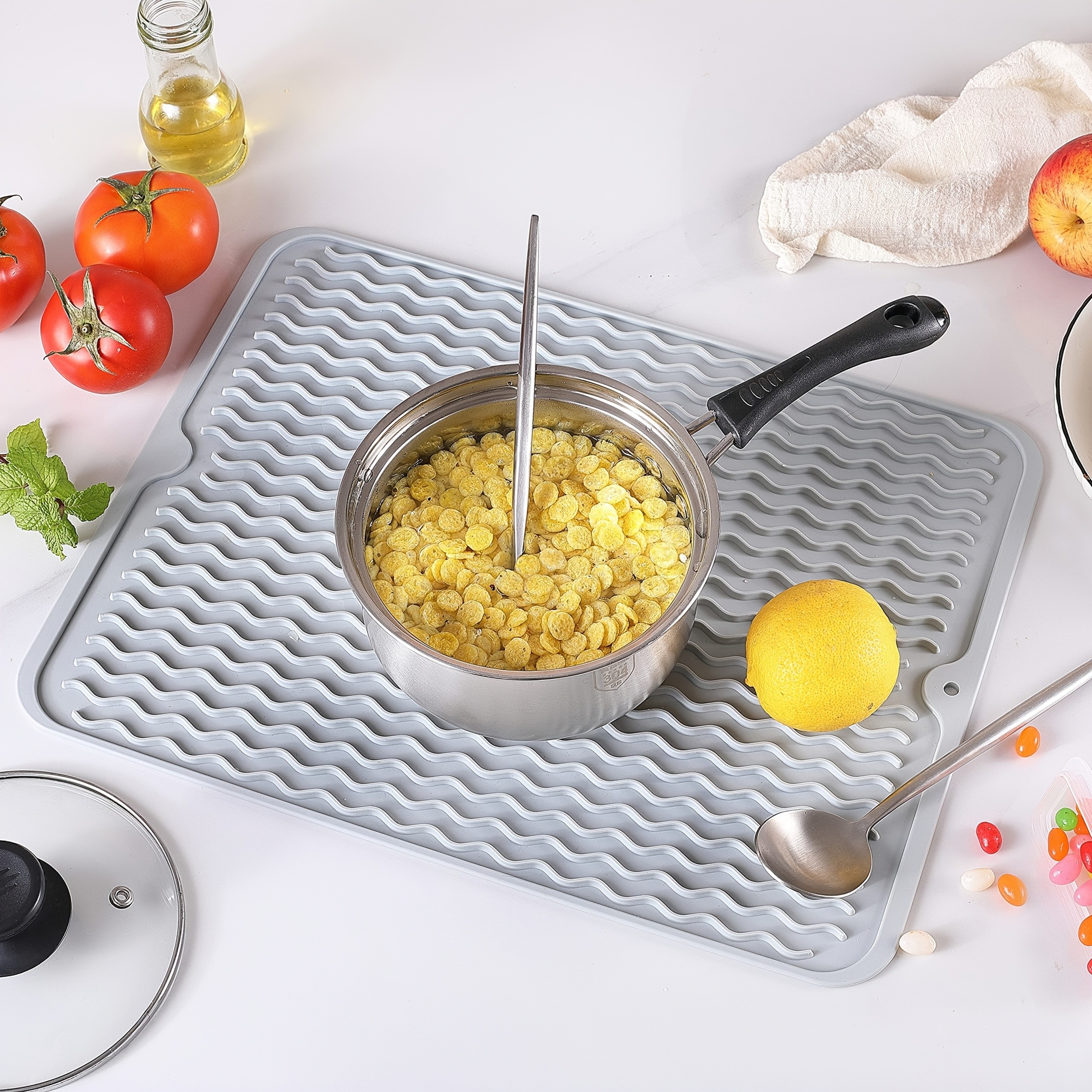 WIEZ Silicone Drain Pad – Large Easy-Clean Drying Mat with Built-In Drainage Holes for Countertops, Sinks & Fridges