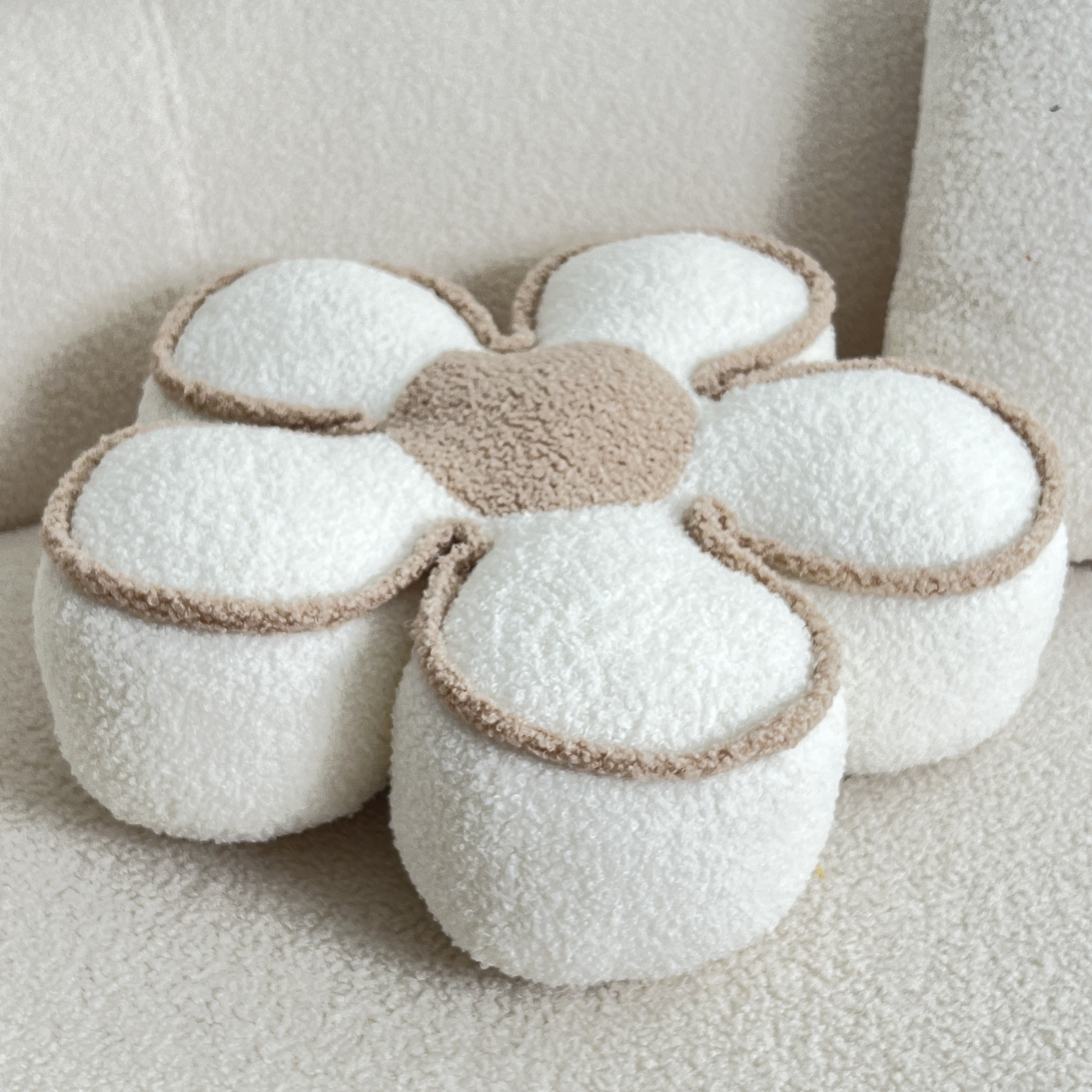 YLBKIKR Chic Geometric Flower Throw Pillow – Soft and Washable Cushion for Bed and Sofa Decor