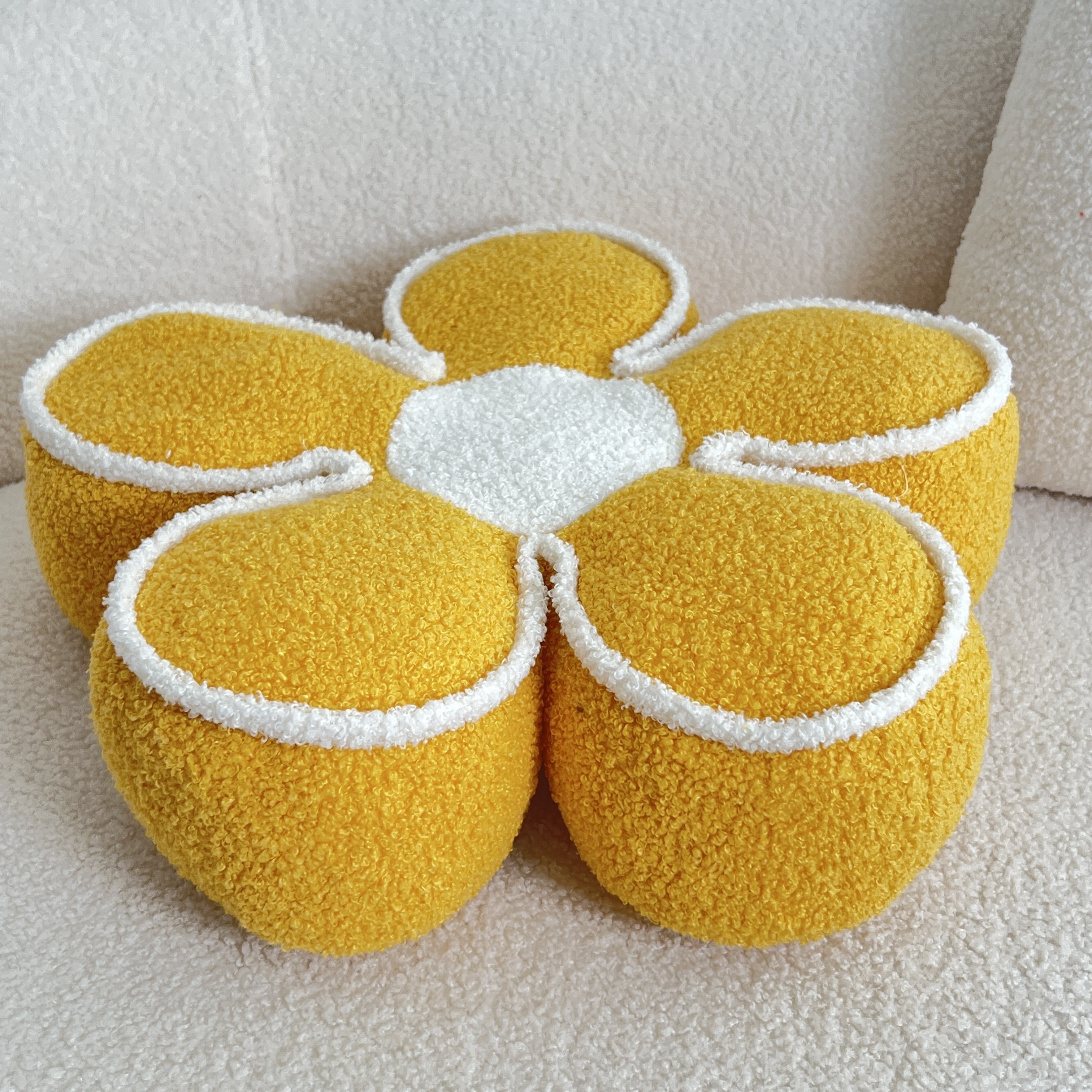 YLBKIKR Chic Geometric Flower Throw Pillow – Soft and Washable Cushion for Bed and Sofa Decor