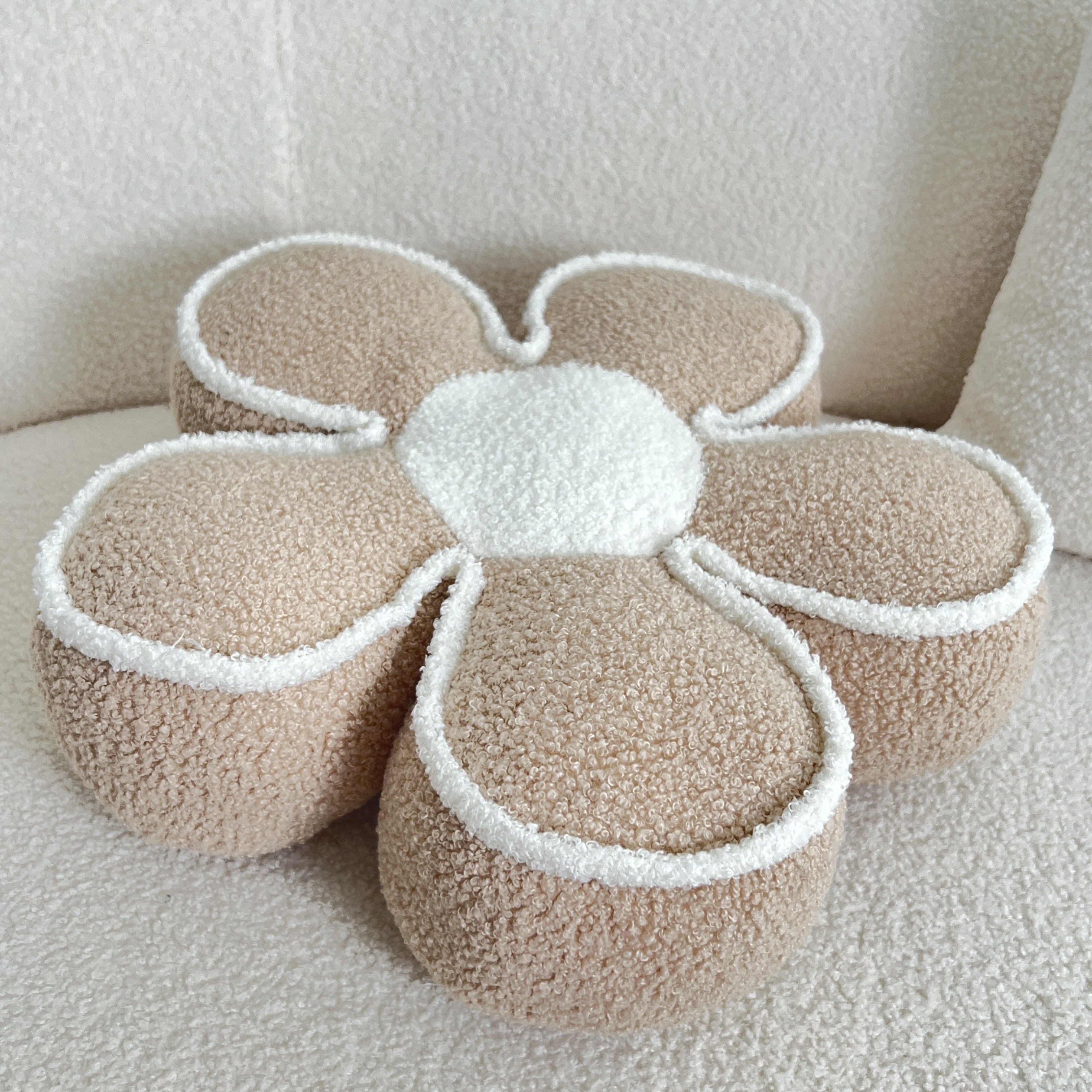 YLBKIKR Chic Geometric Flower Throw Pillow – Soft and Washable Cushion for Bed and Sofa Decor