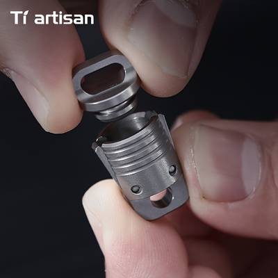 Tiartisan Titanium Alloy Magnetic Quick-Release Keychain – Ultra-Lightweight, Rotating Mini Key Holder for Travel and Camping