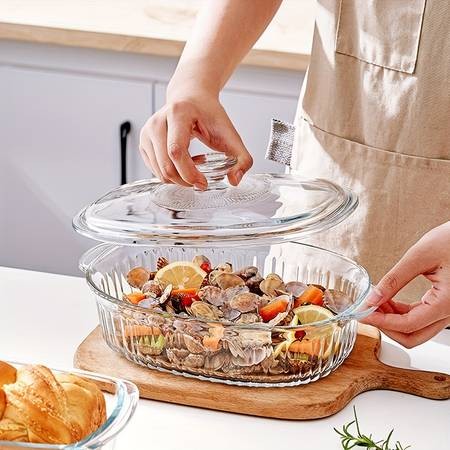Clear Glass Oval Casserole with Lid and Handles – The Perfect Kitchen Companion for Easy Cooking