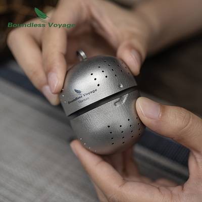 Portable Titanium Tea Infuser Ball with Chain – Perfect for Outdoor Tea Brewing and Loose Leaf Tea Enthusiasts