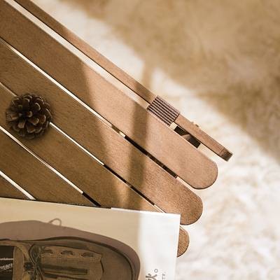 NATUREHIKE Retro Outdoor Folding Table – Portable Wooden Oval Picnic Table with Sturdy Metal Legs