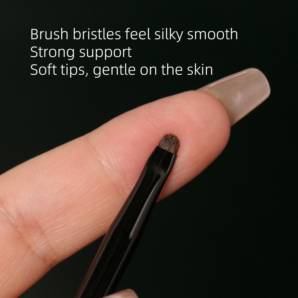 M28 Mini Eyeshadow Brush