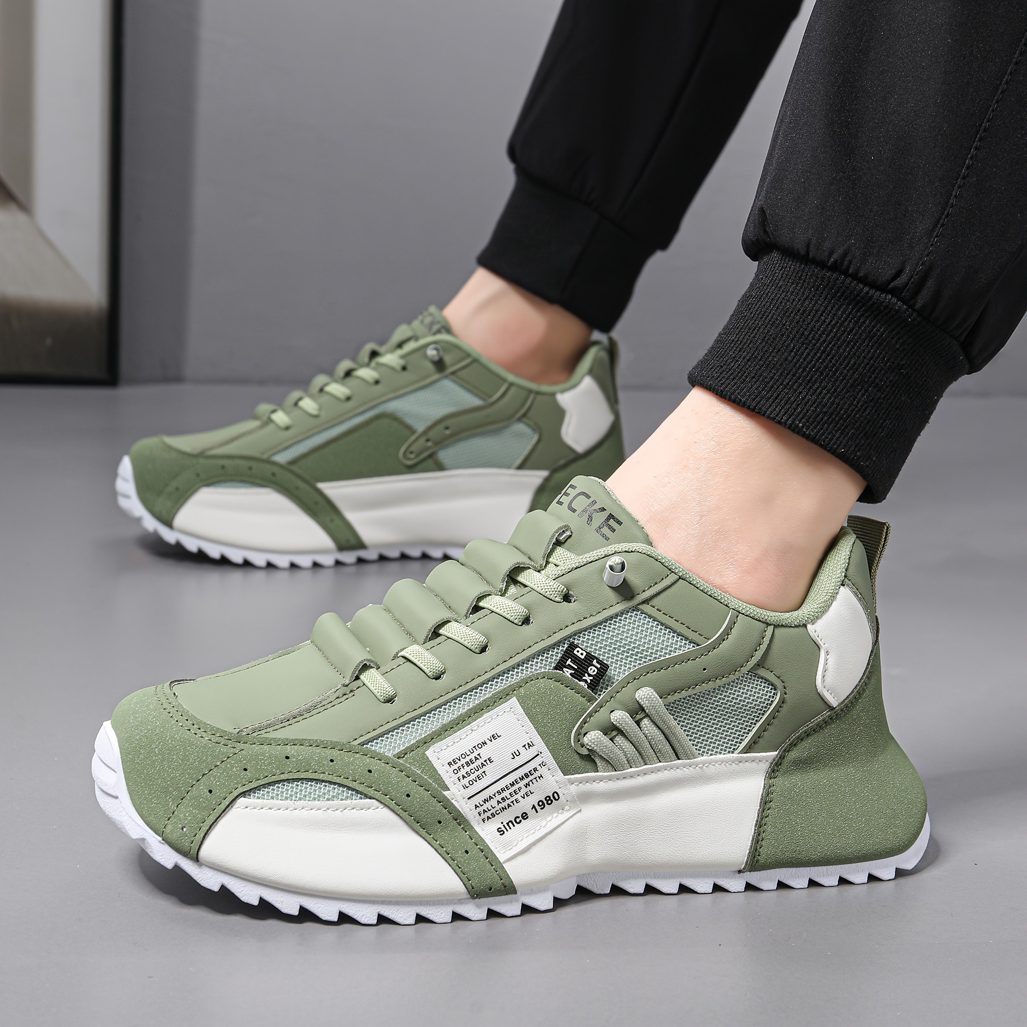 XIOSHENTONG Men's Vintage-Style Breathable Mesh Platform Dad Sneakers