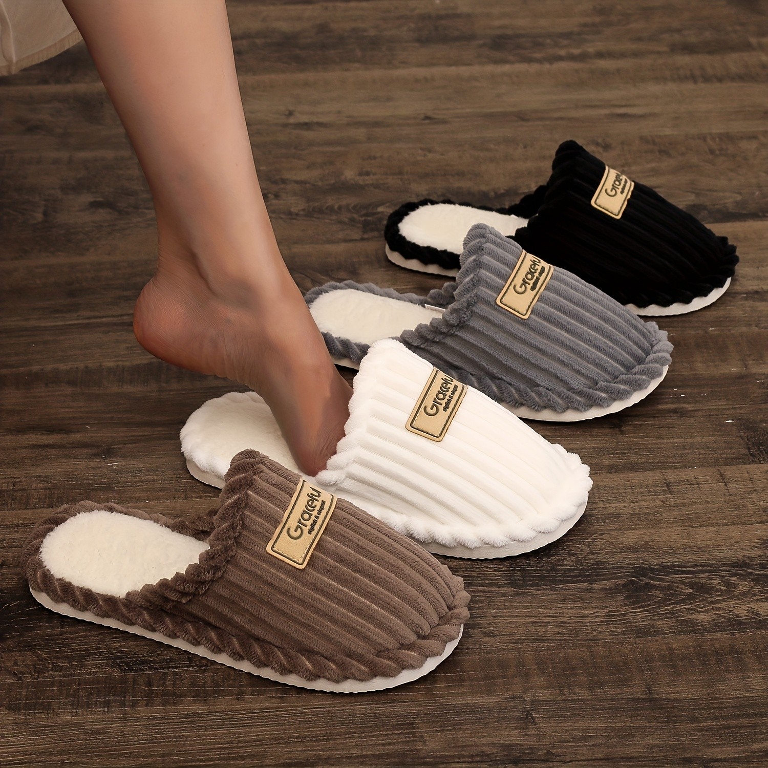 QEEDUOOF EVA Sole Slippers with Corduroy