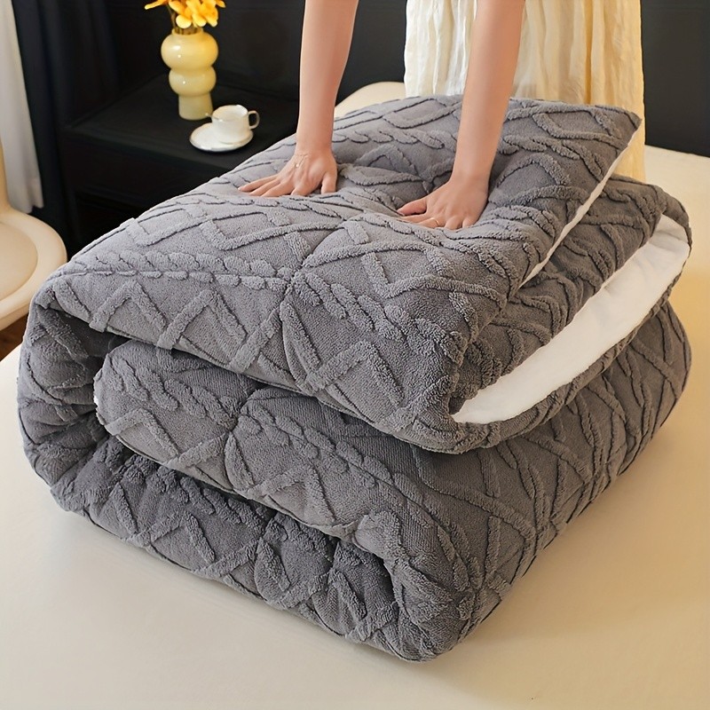 LIKON Warm Plush Fleece Winter Comforter | Luxury Thick Quilted Blanket with Soft Geometric Pattern, Ultra Cozy & Fade-Resistant
