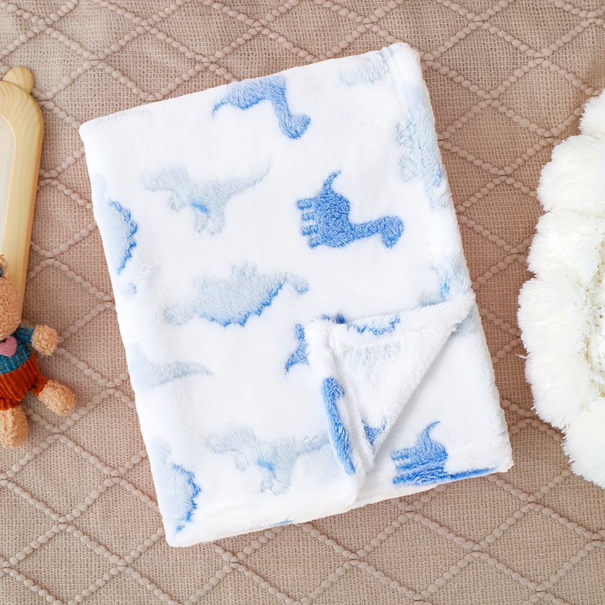 Mini Eggs Autumn and Winter Blanket with Dinosaur Patterns