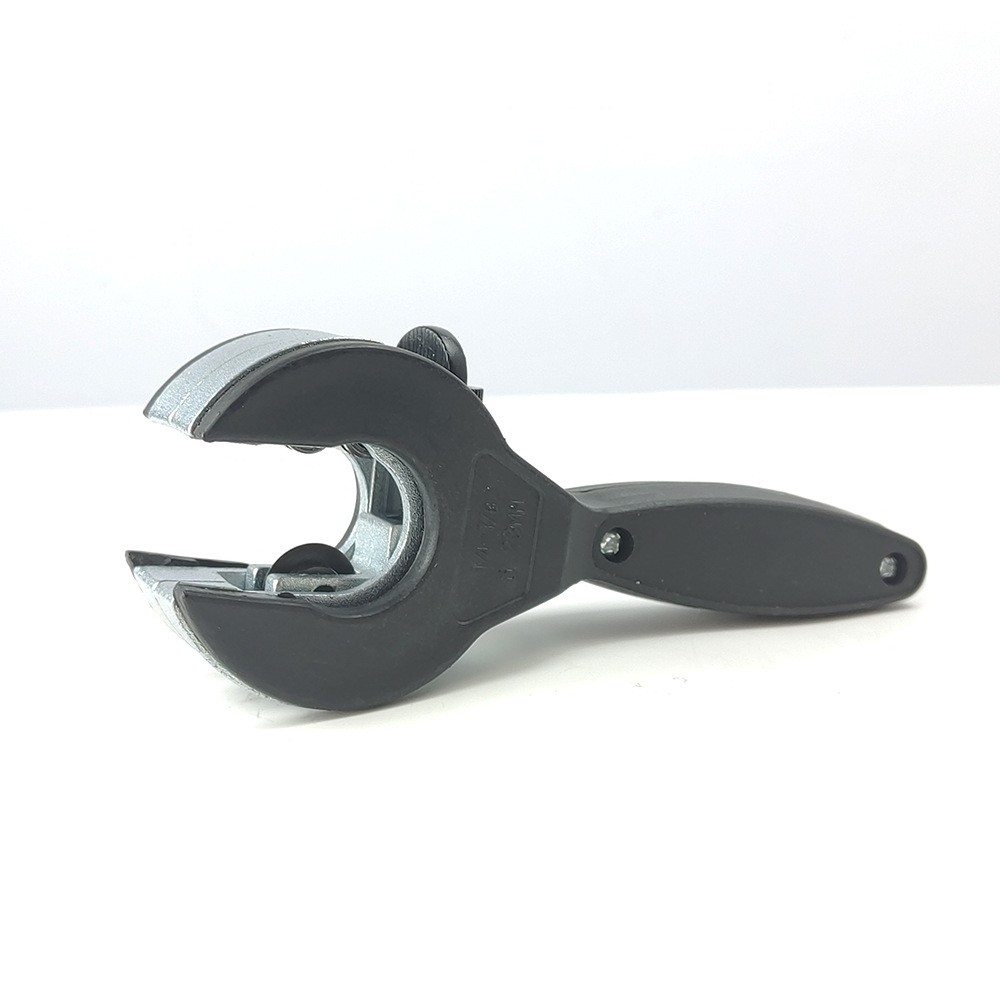 Ratchet-type Pipe Cutter
