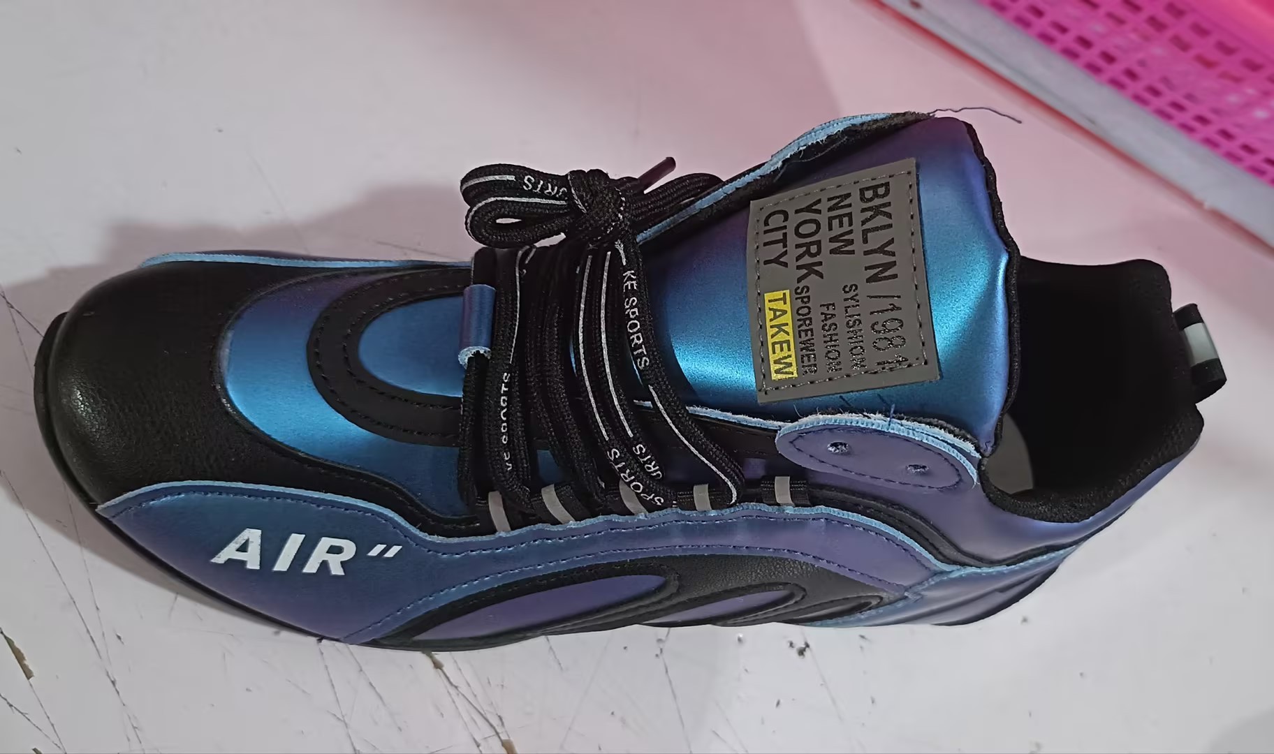 Men’s Soft Sole Breathable Running Shoes