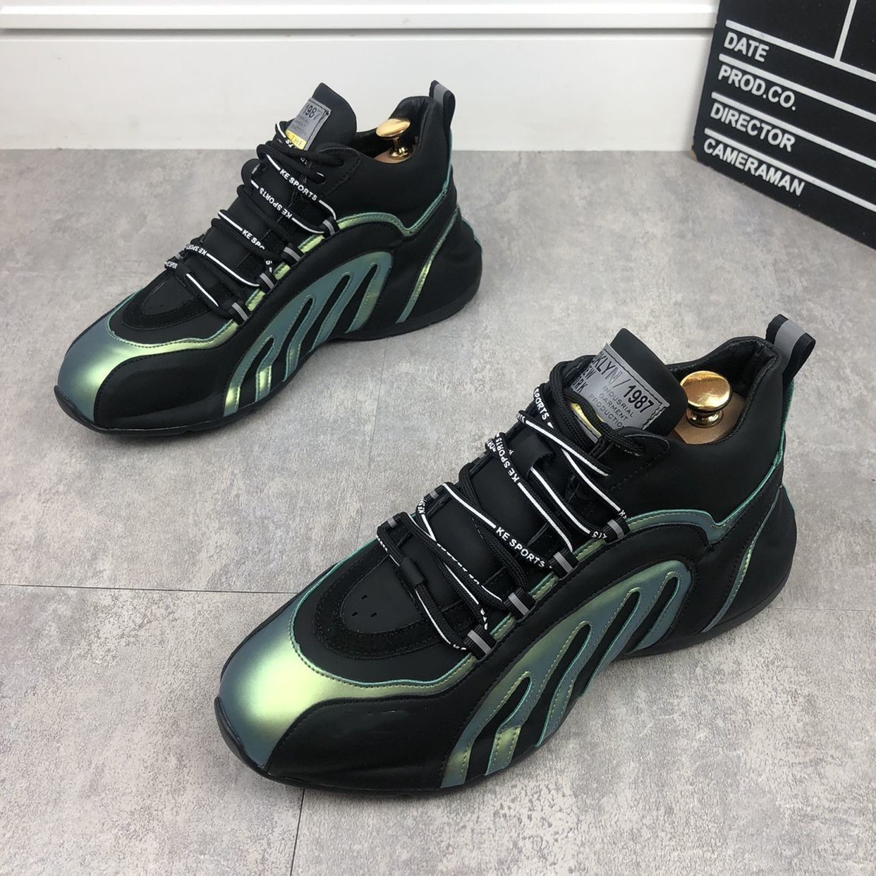 Men’s Soft Sole Breathable Running Shoes