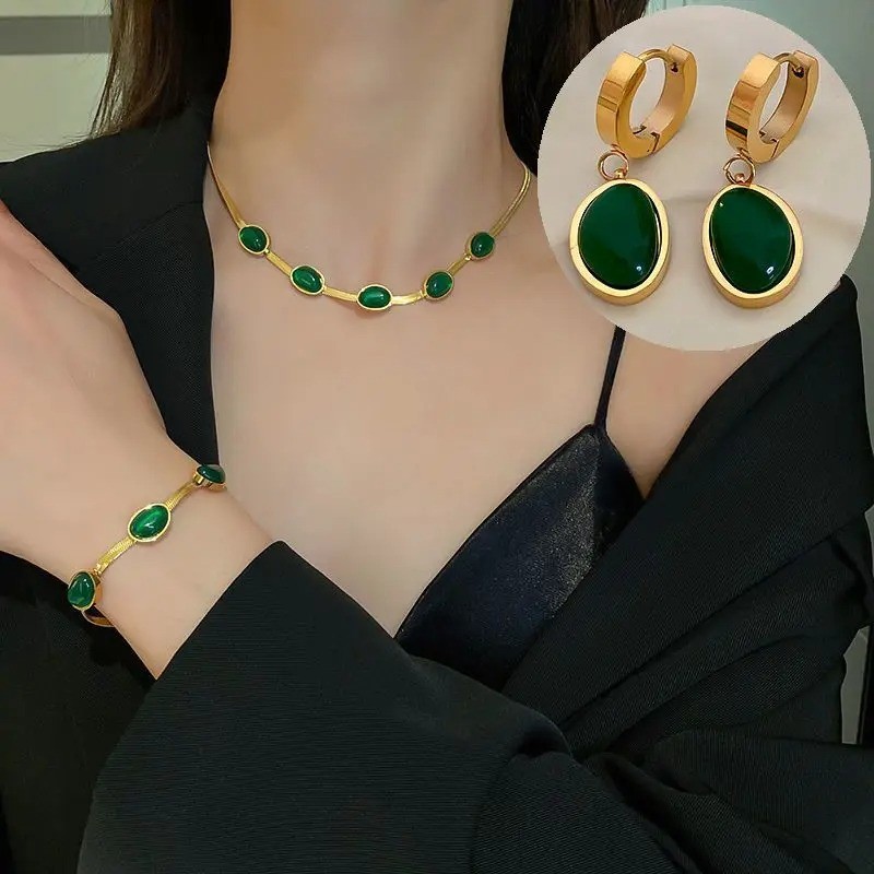 Luxury Emerald Necklace Set