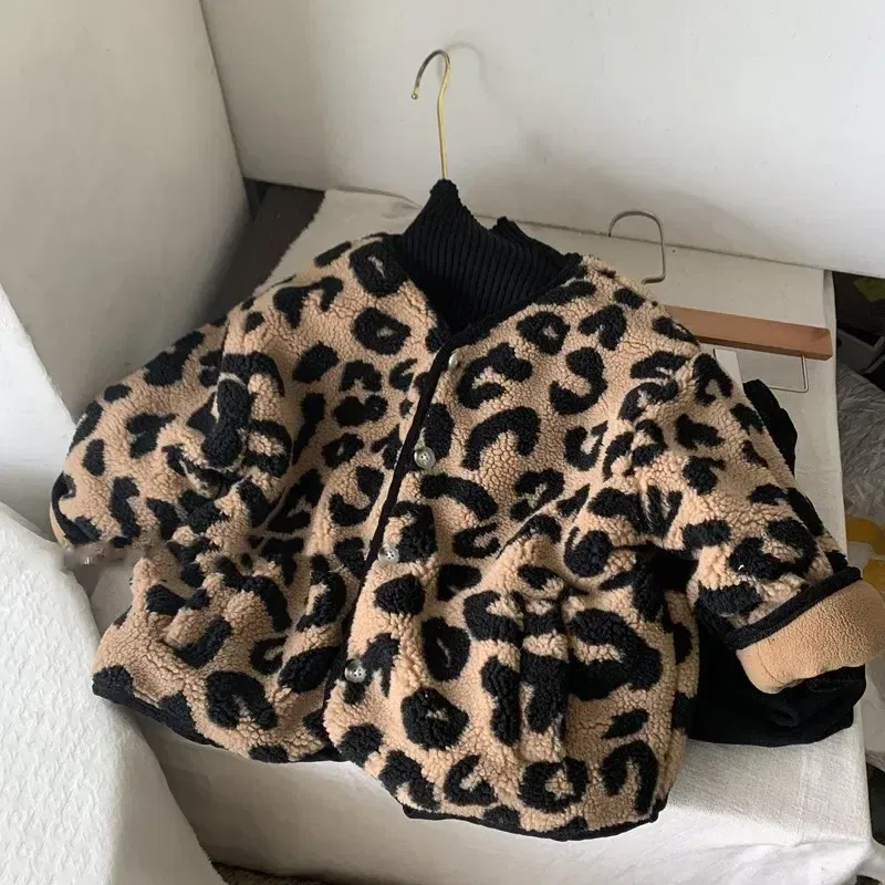 Color: Beige, Kid Size: 4T - Girls jacket leopard print V-neck plus velvet padded jacket cotton-padded jacket 2024 new winter