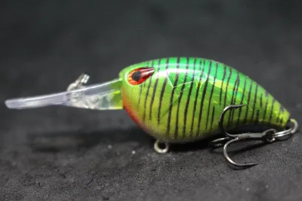 Color: VIOLET/?«?—?…° - wLure Crankbait Wobble Fishing Lure 6cm 5g Deep Diving Tight Action Fresh Water Hard Bait Floating 8# Hooks Insect Bait C770