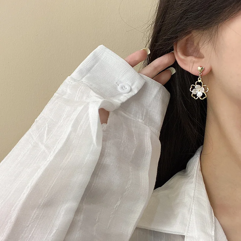 2024 New fashion hold flower earings women gender ceremony senior sense early warming party jewelry gift hot selling