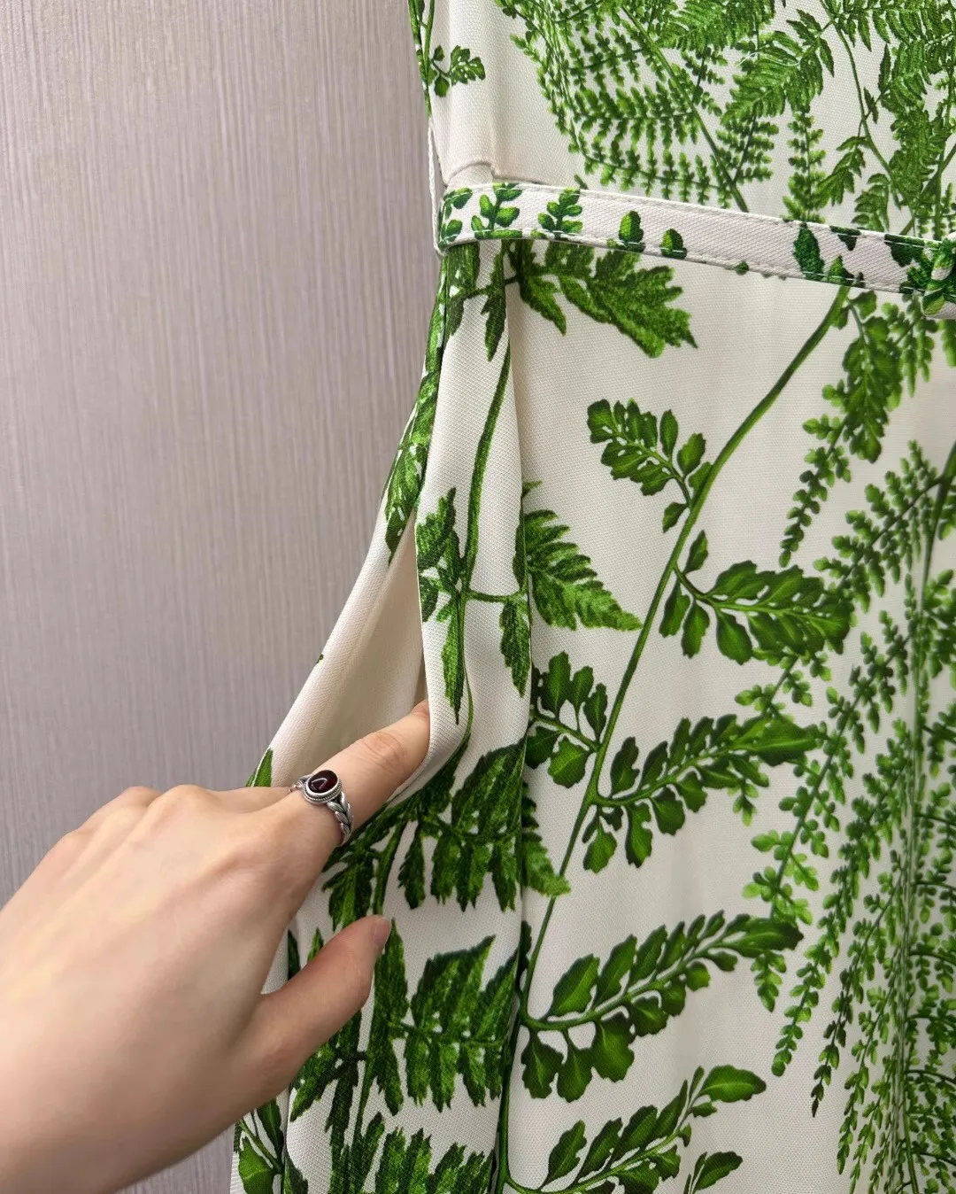 Size: M - Top Quality New 2025 Summer Long Dress Women Green Leaves Prints Pocket Belt Patchwork Sleeveless Long Party Maxi Dress Beach