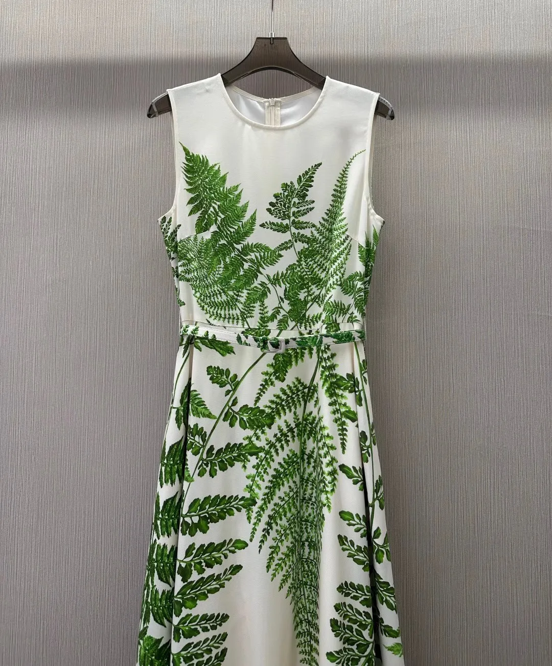 Size: M - Top Quality New 2025 Summer Long Dress Women Green Leaves Prints Pocket Belt Patchwork Sleeveless Long Party Maxi Dress Beach