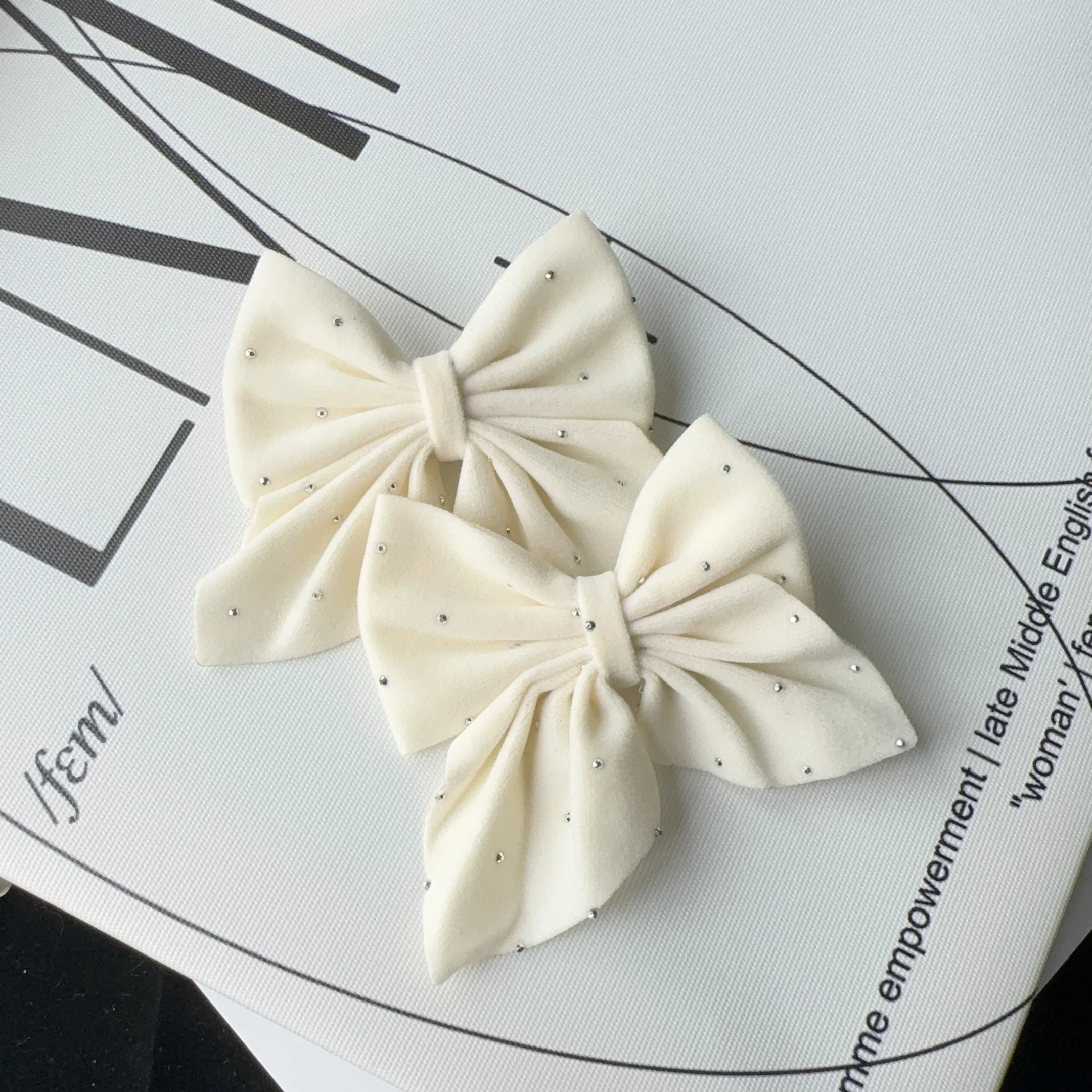 Color: light green - 2Pcs Starry Dots Red Velvet Bow Hair Pins Hair Clips Kids Girls Fashion Christmas Barrettes Ponytail Holder Headwear Accessories