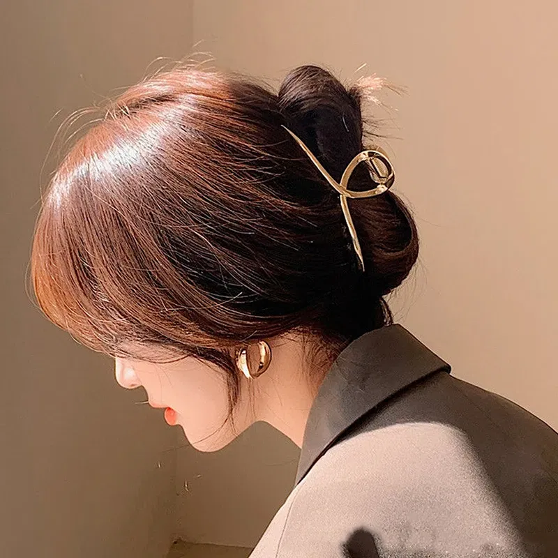 Color: army green - Korean Style Fashion Cool Metal Hair Claws Temperament Personality Shark Clips For Women Simple Headwear Hair Accessories