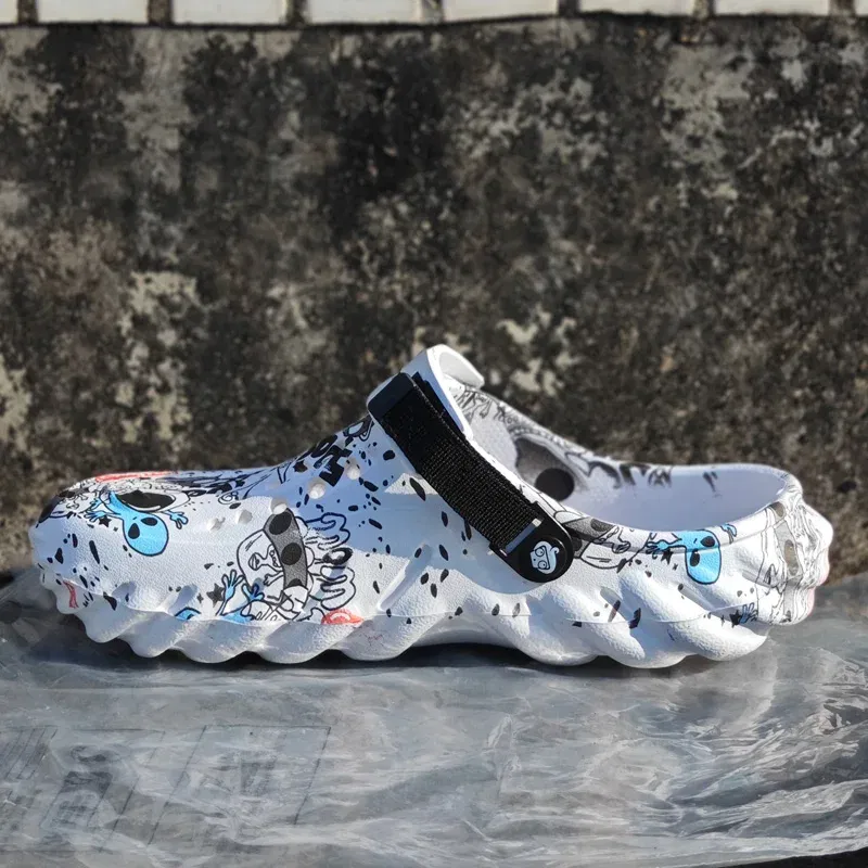 Color: Red, Shoe Size: 44 - Men Summer Slippers Thick Sole Mens Clogs Sandals Hollow Breathable Flip Flops Sandals Shoes Fashion Beach Slippers