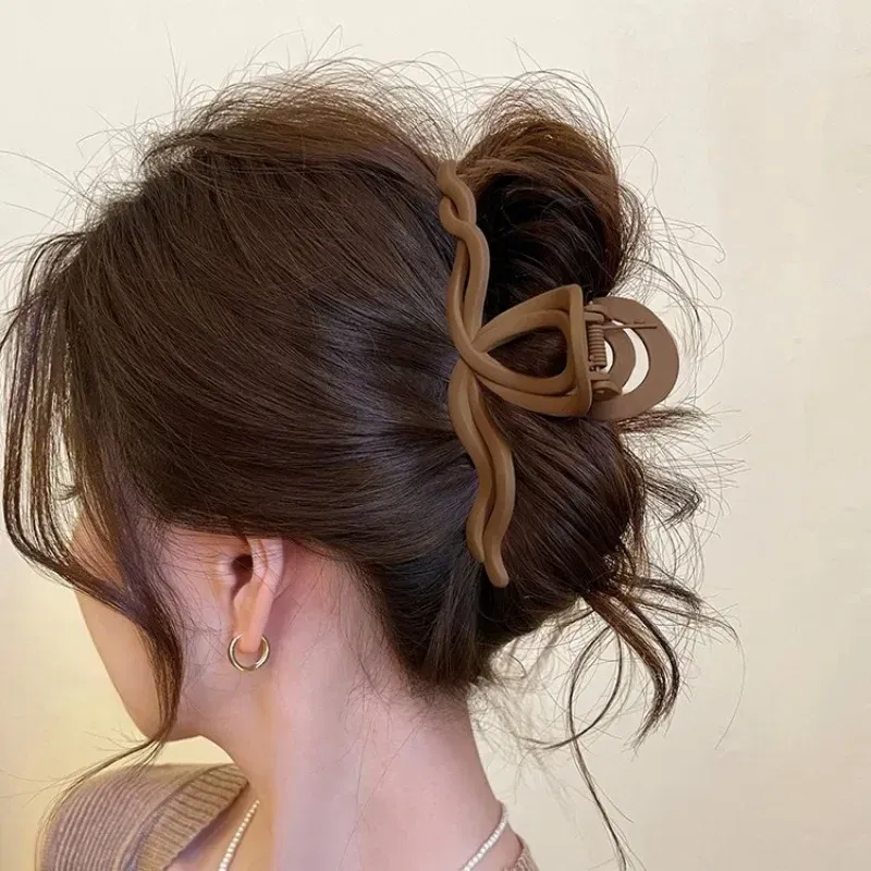 Color: Lavender - Frosted Wave Grab Clip Large Maillard Hair Clip Elegant Girls Shark Clip Back Head Hairpin Hair Accessories Jewelry Gifts