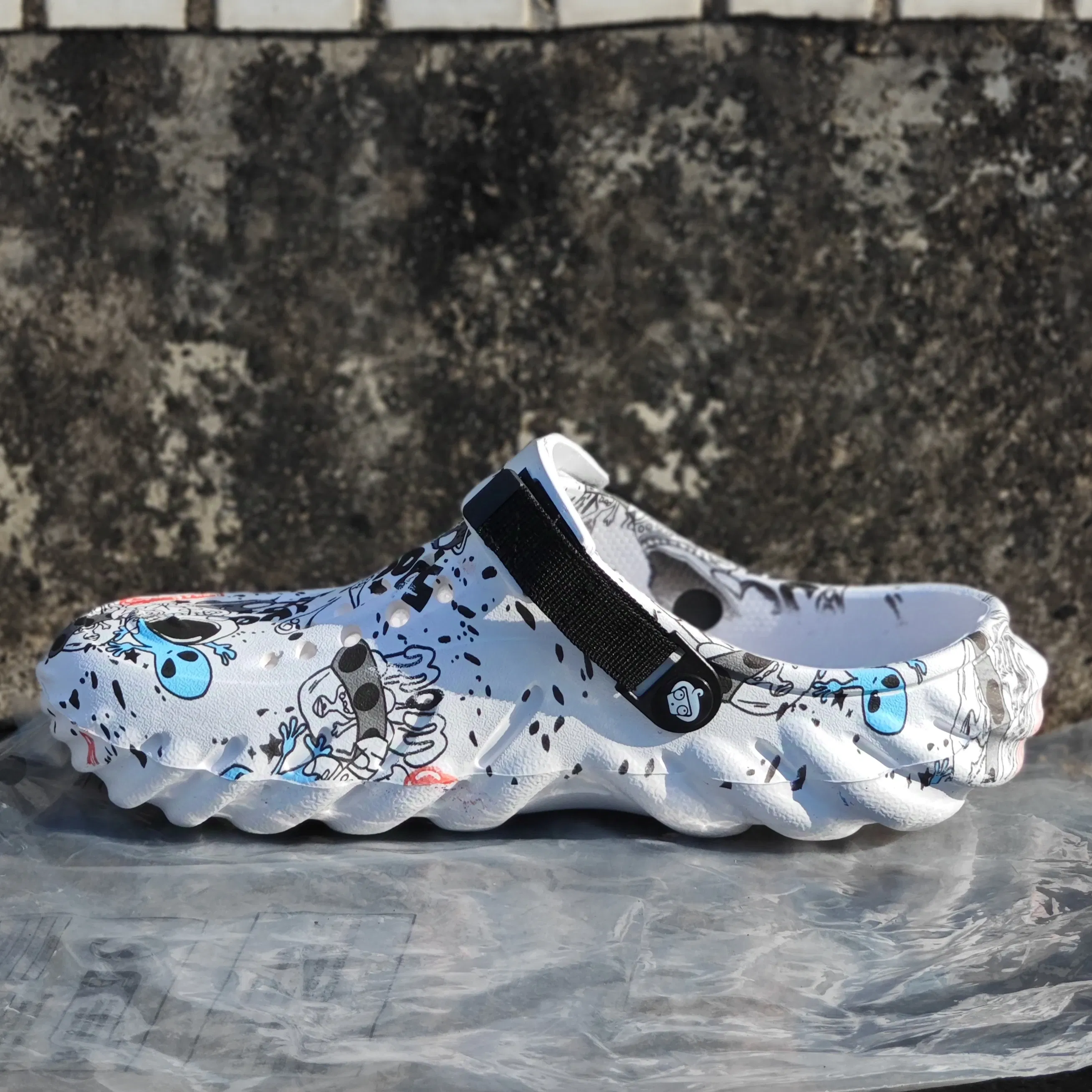 Color: WHITE, Shoe Size: 40 - Fashion Garden Shoes Men's Clogs Slippers Sandal Flat Camouflage Sandals Male Sneakers Outdoor Flip Flops Home Clogs