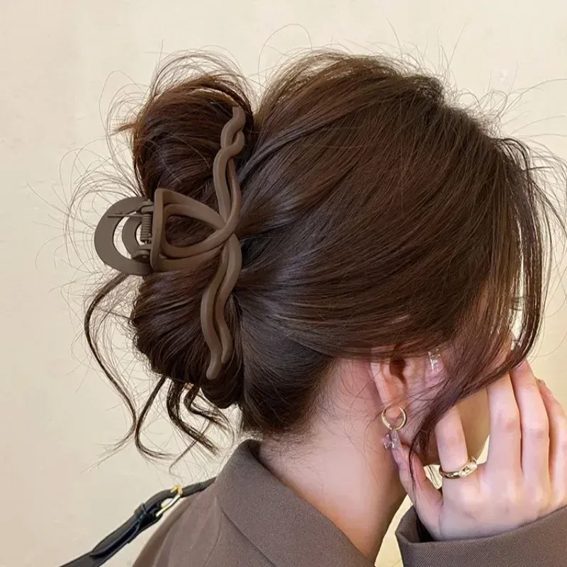 Color: GRAY - Frosted Wave Grab Clip Large Maillard Hair Clip Elegant Girls Shark Clip Back Head Hairpin Hair Accessories Jewelry Gifts